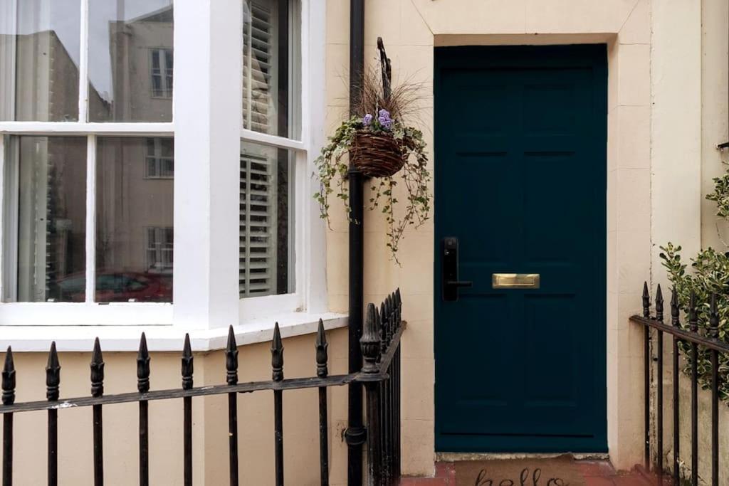 Regency Grade II Listed Townhouse By Centre And Beach Brighton Екстер'єр фото